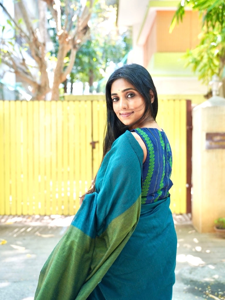 Back hook Geometric design blouse