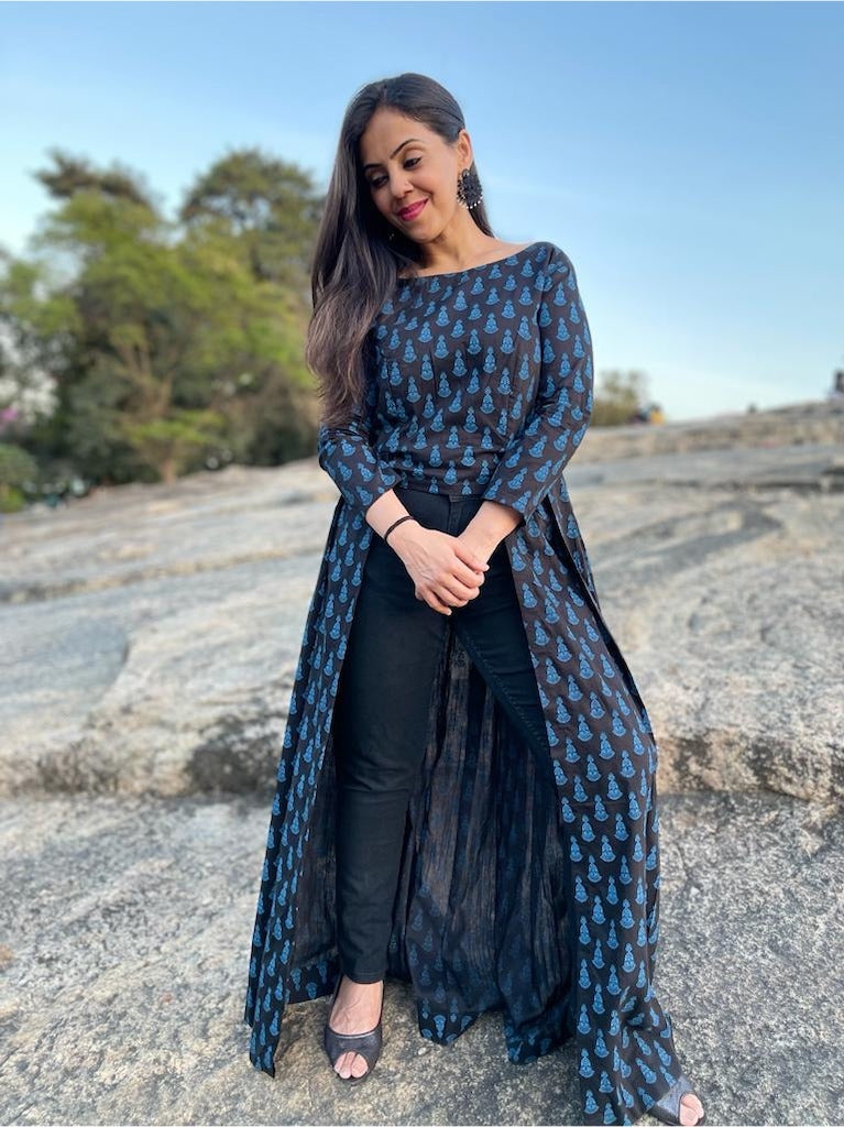 Kadhal Niagara overlay dress