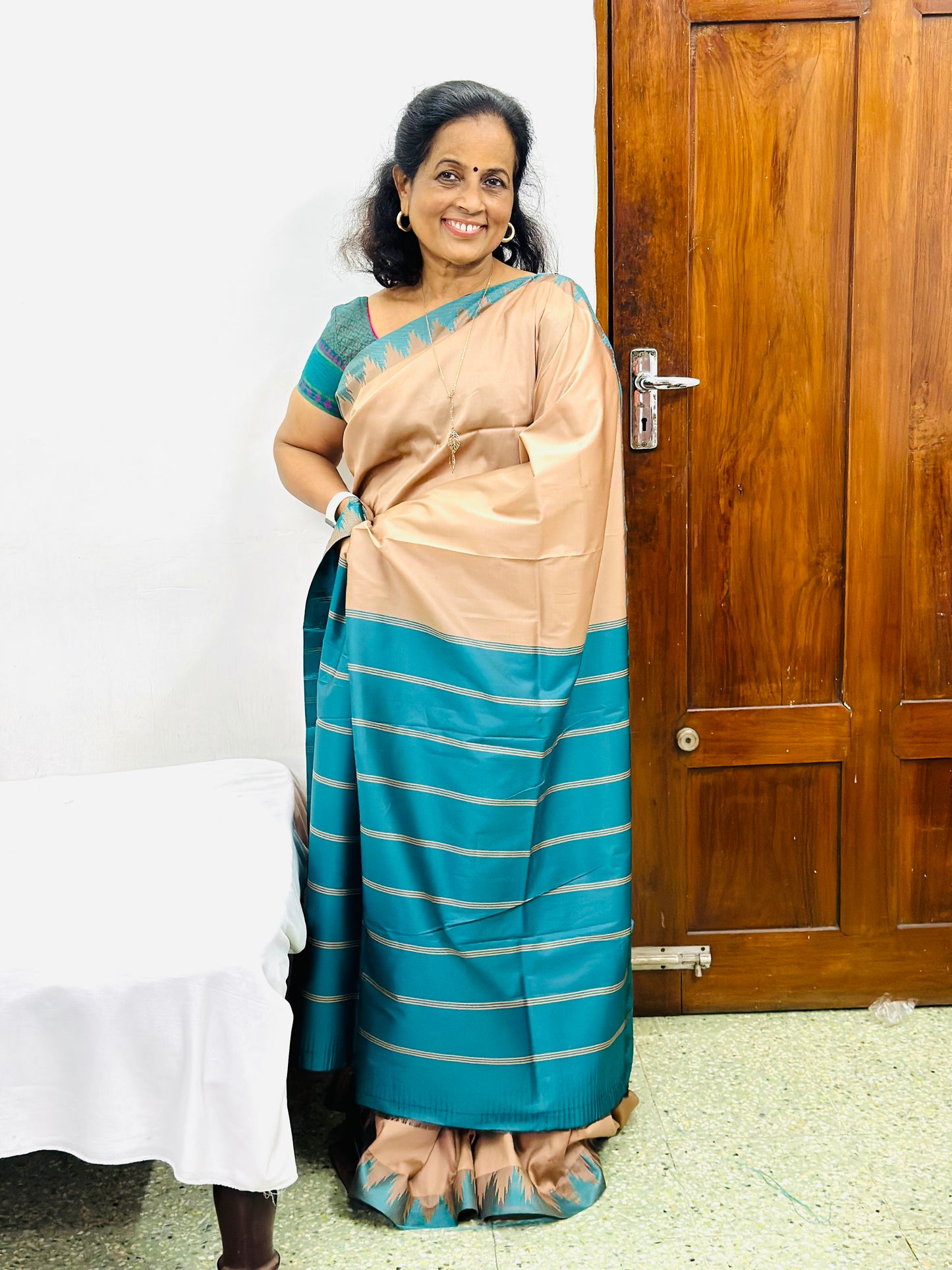 Ahana beige Semi soft silk saree with Teal border and Teal blouse