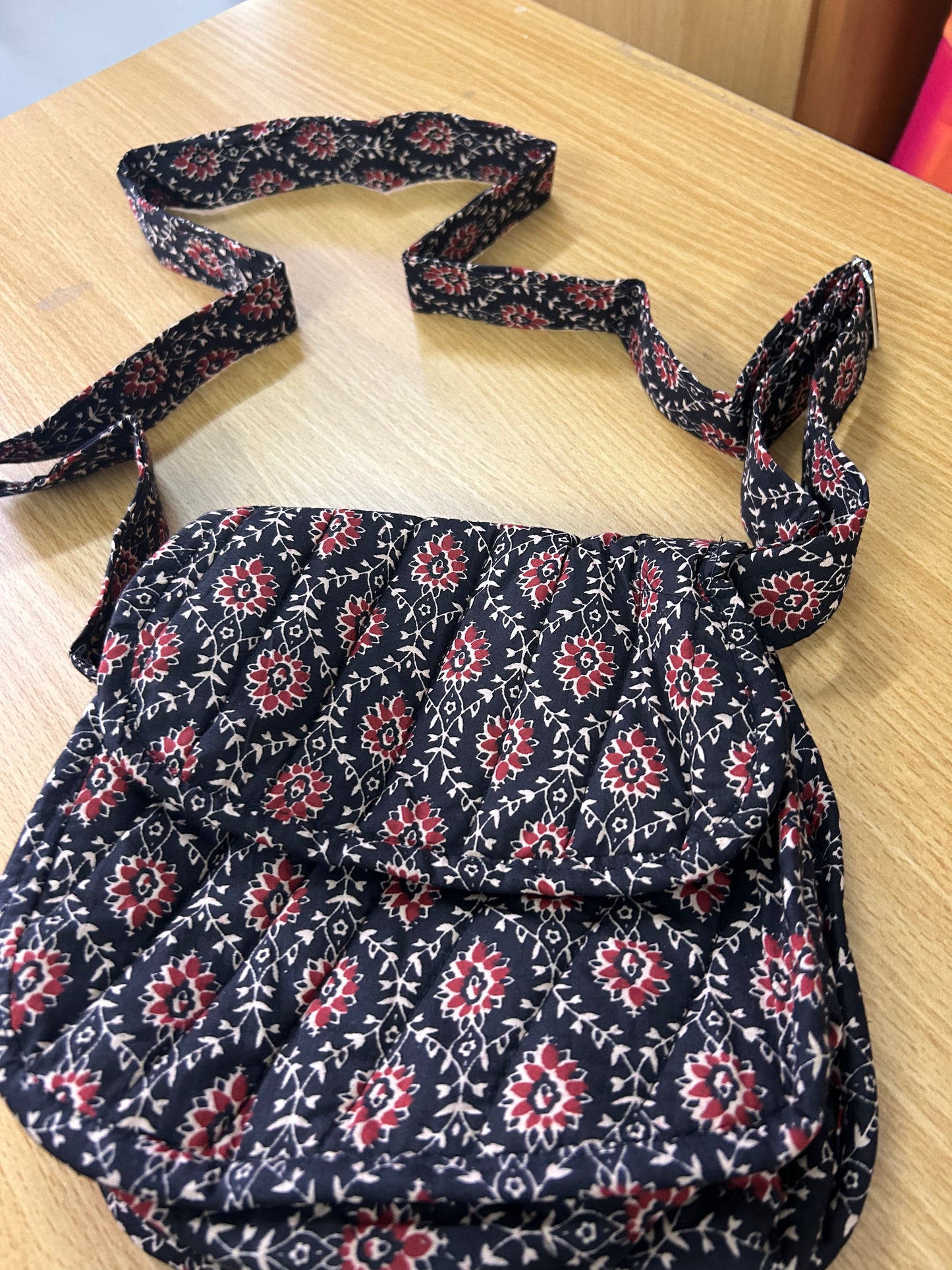 Round sling bag Chennai Store