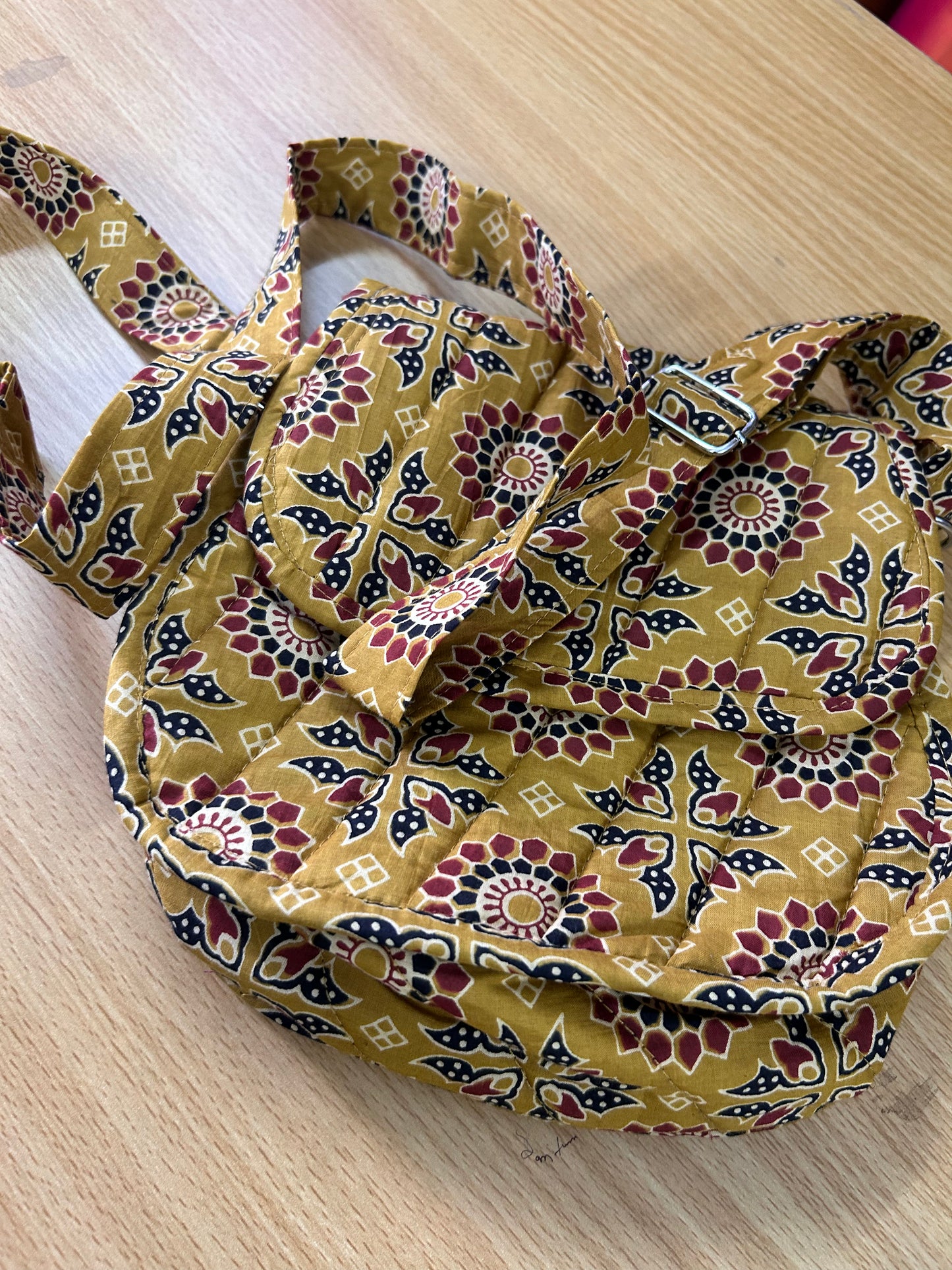 Round sling bag Chennai Store