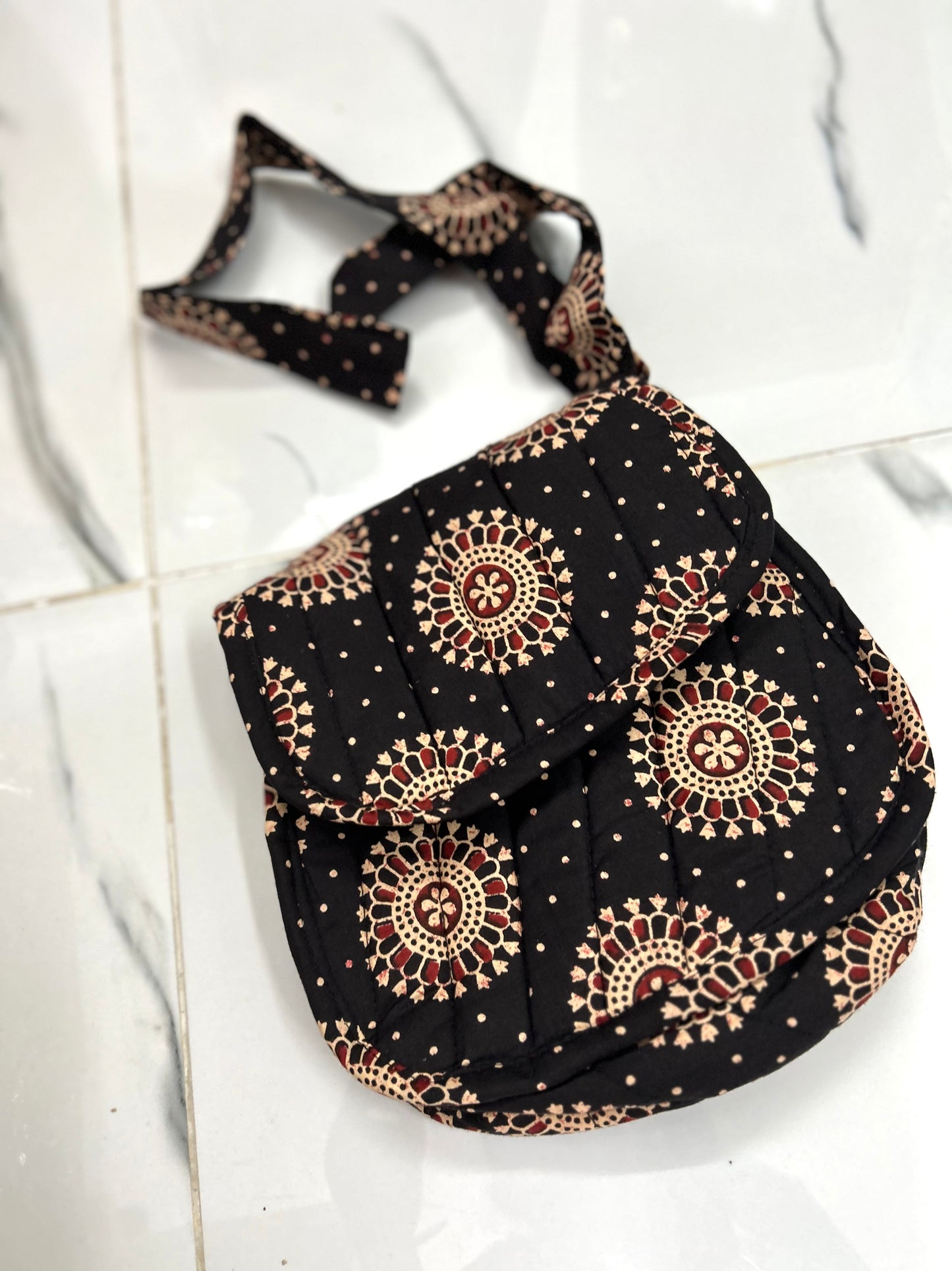 Round sling bag Chennai Store