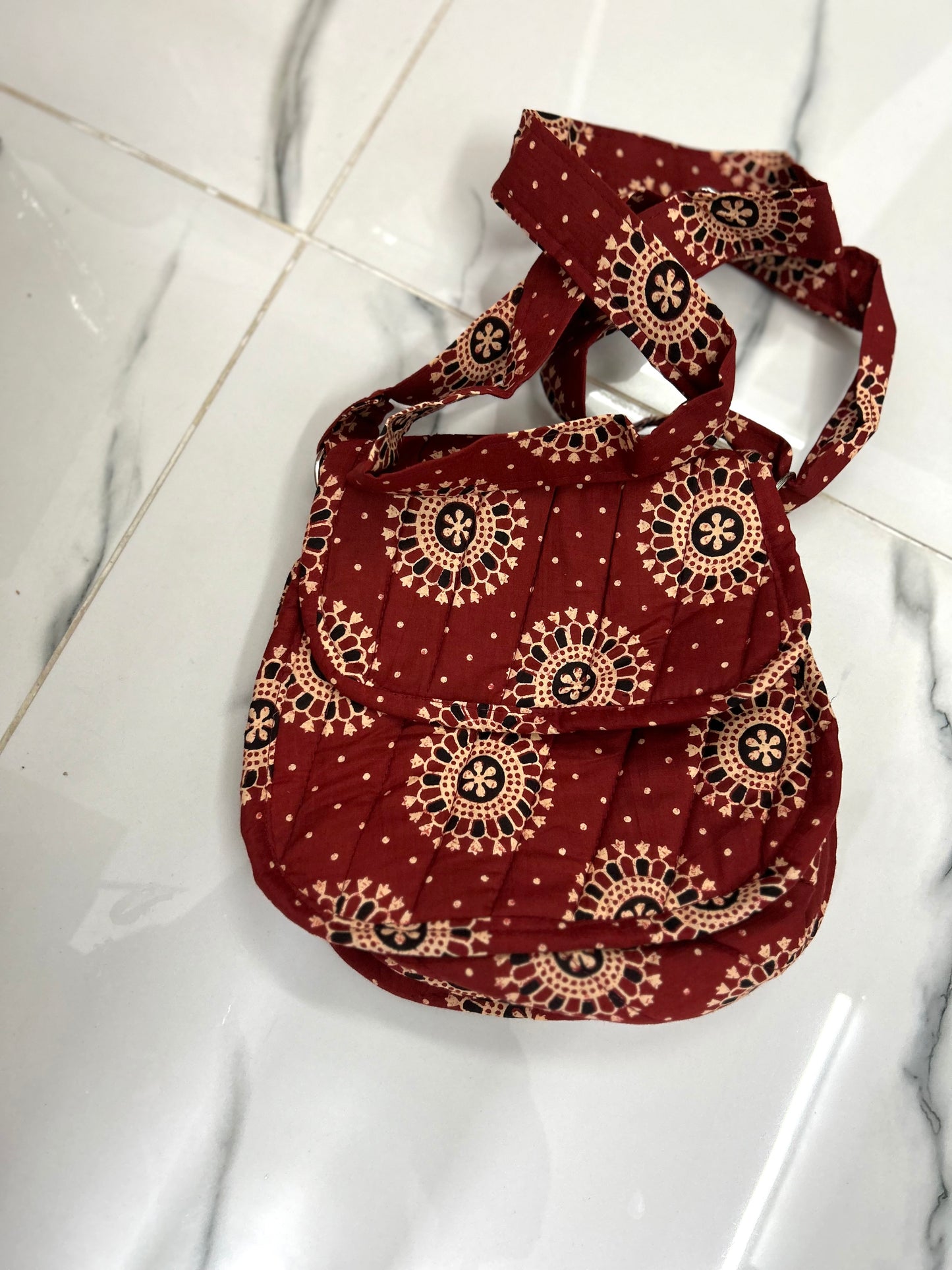 Round sling bag Chennai Store