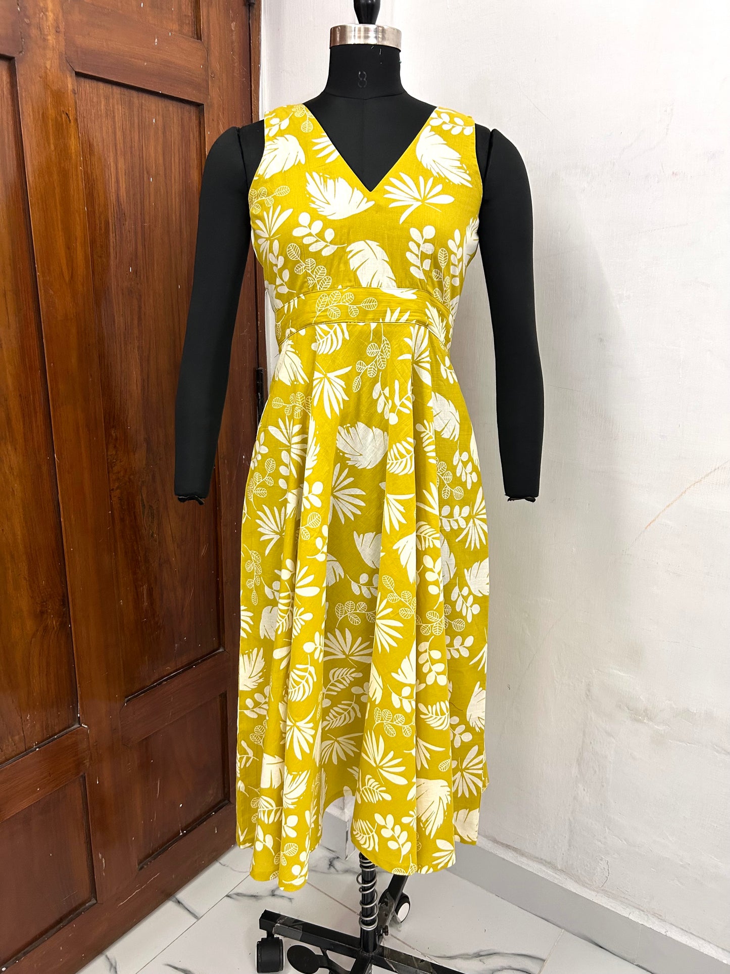 V neck Belt dress