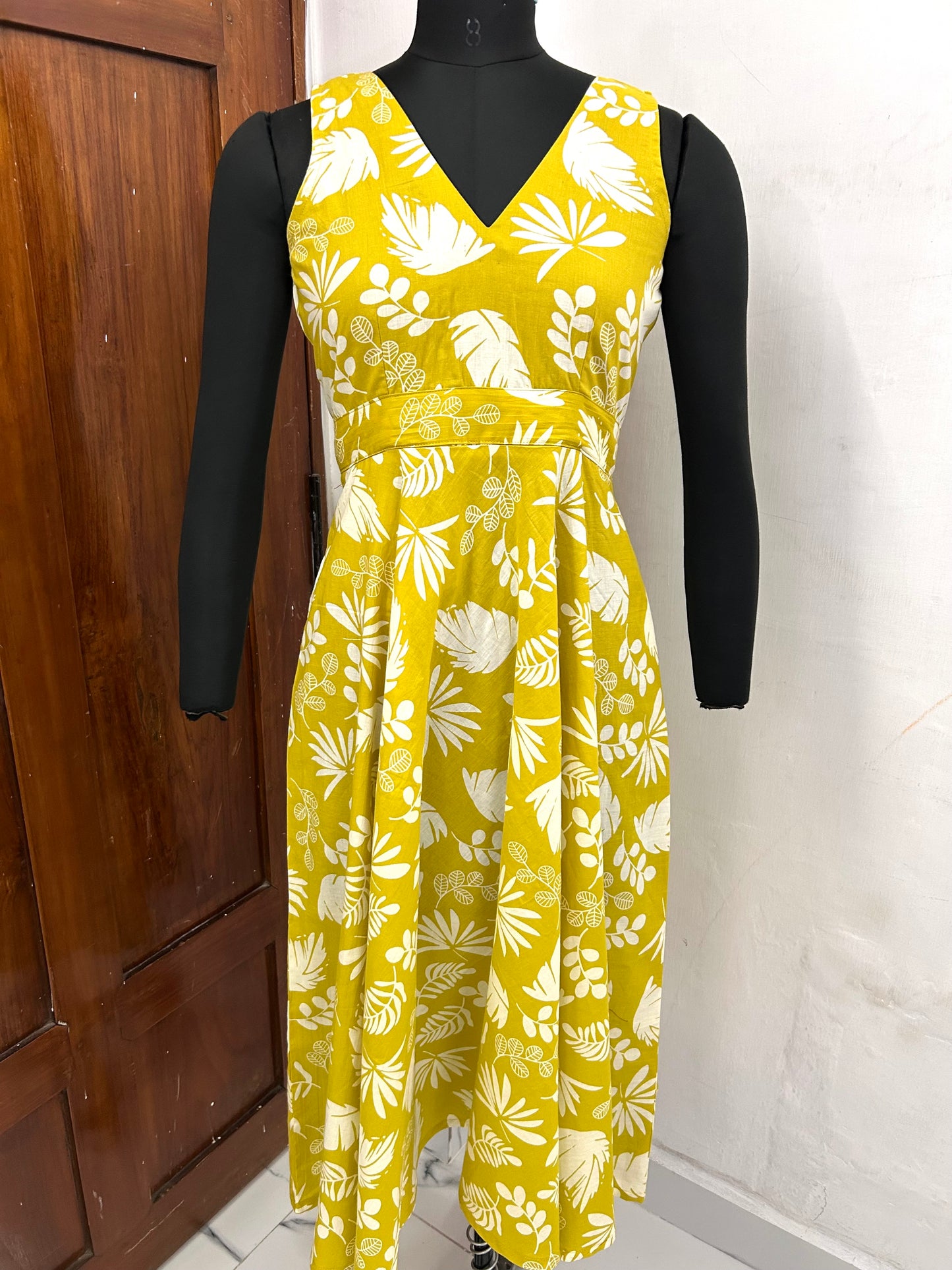 V neck Belt dress