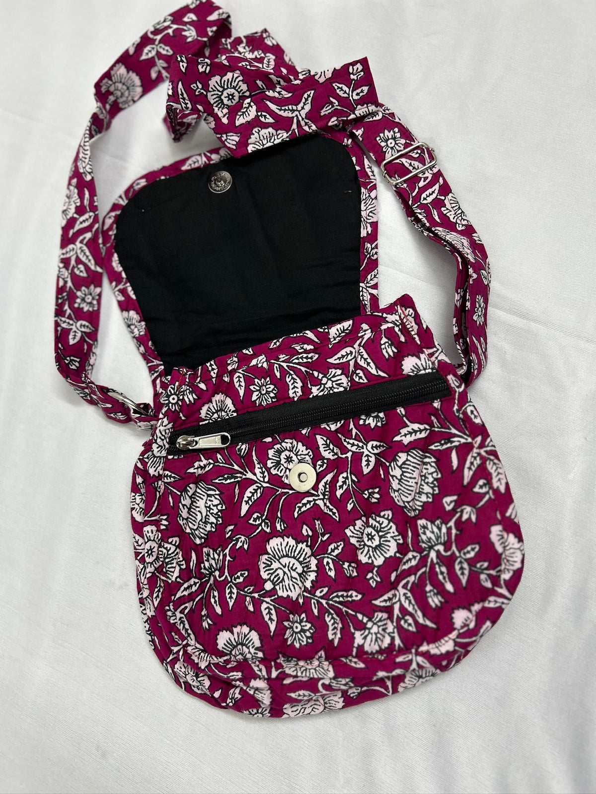 Round sling bag Chennai Store