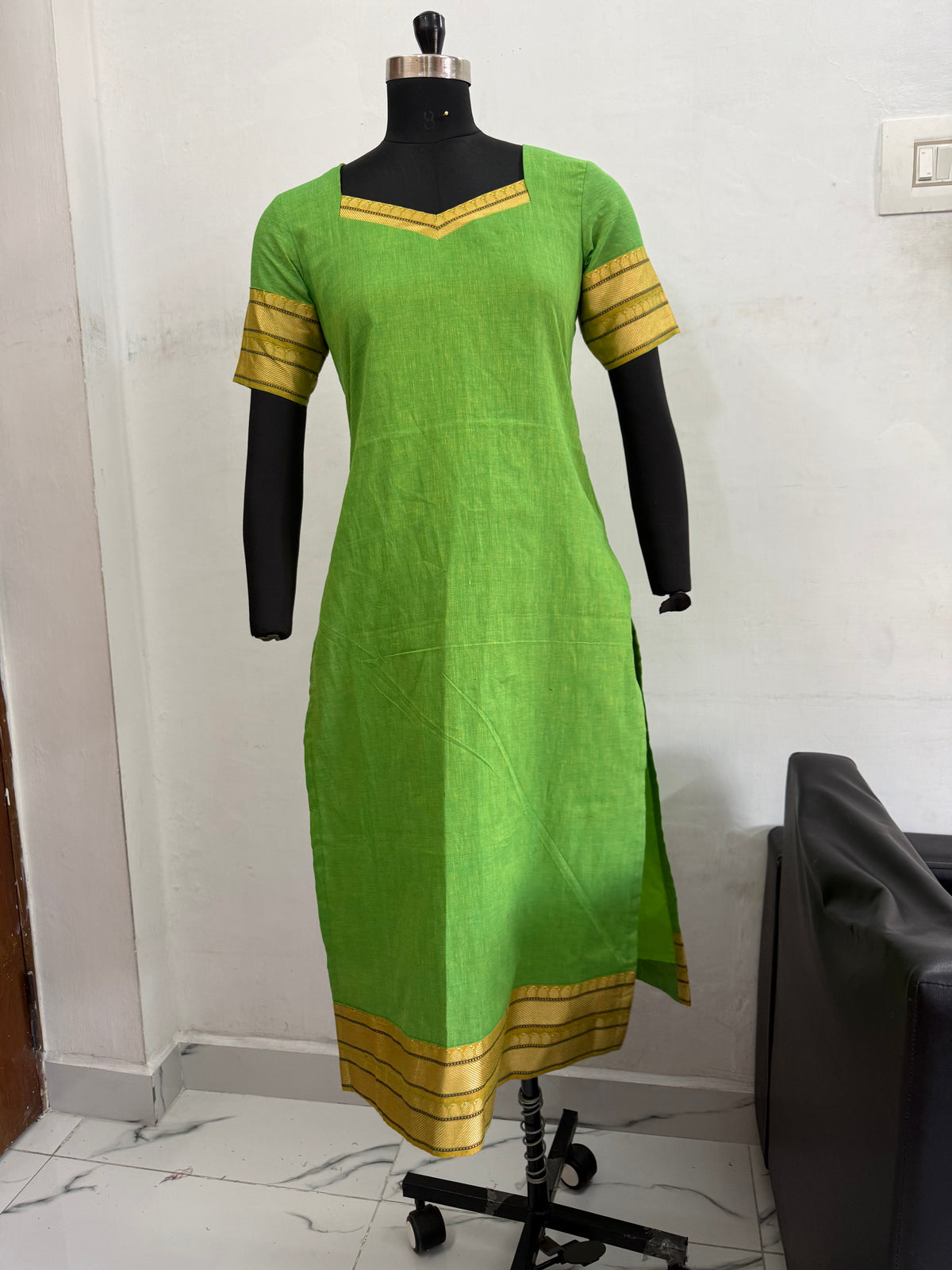 Kanji Cottton Zari Neck Top with contrast pant and Zari Duptta
